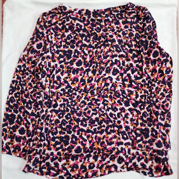 FINN & GRACE NWT- women blouse size M - Picture 2 of 4